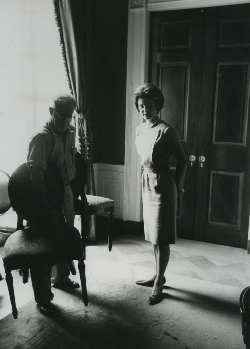 Jackie Kennedy consulting on her White House restoration project