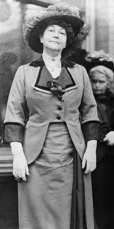First Lady Ellen Wilson leaving hte U.S. Capitol Building.