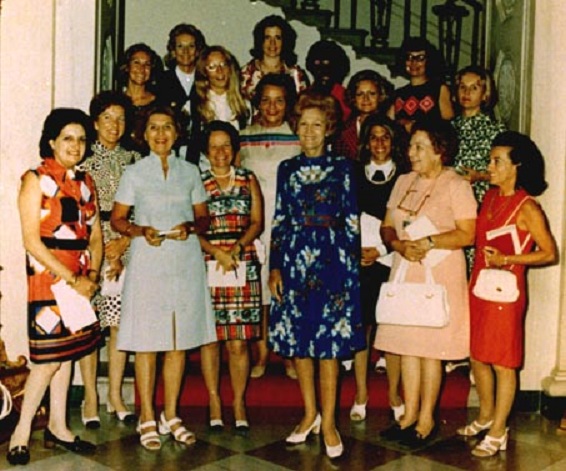 35. With the East Wing press corps which traditionally covered First Ladies, including Helen Thomas, Donnie Radcliffe, Fran Lewine, Candy Stroud, Sarah McClendon and Trude Feldman,
