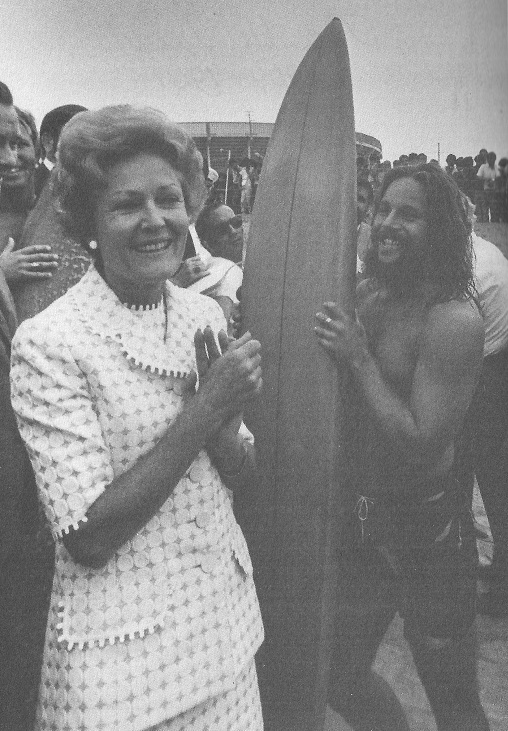 4. The First Lady, home in California, enjoyed pointing out to a surfer the best places for high-wave surfing.