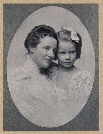 Edith Roosevelt with her daughter Ehtel, who had her White House debut during the family's last Christmas there.