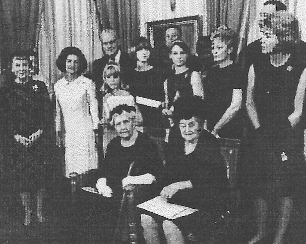 Mrs. Johnson with Mamie Eisenhower November 28 1966 during a White Huse reunion of former residents.