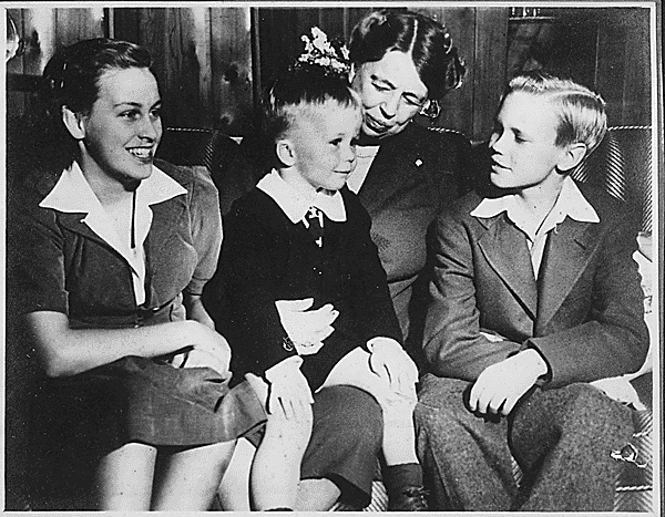 Eleanor Roosevelt with her grandchildren by her daugher Anna, Ellie, John and Curtis.