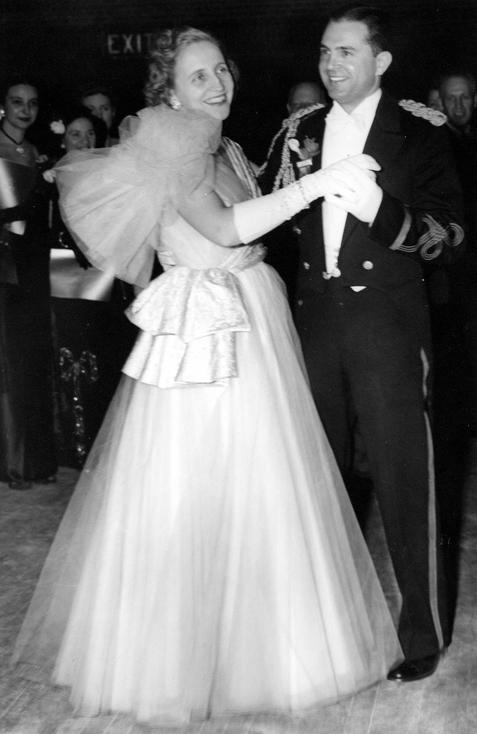 Margaret Truman dacnng at her father's I1949 naugural Ball.